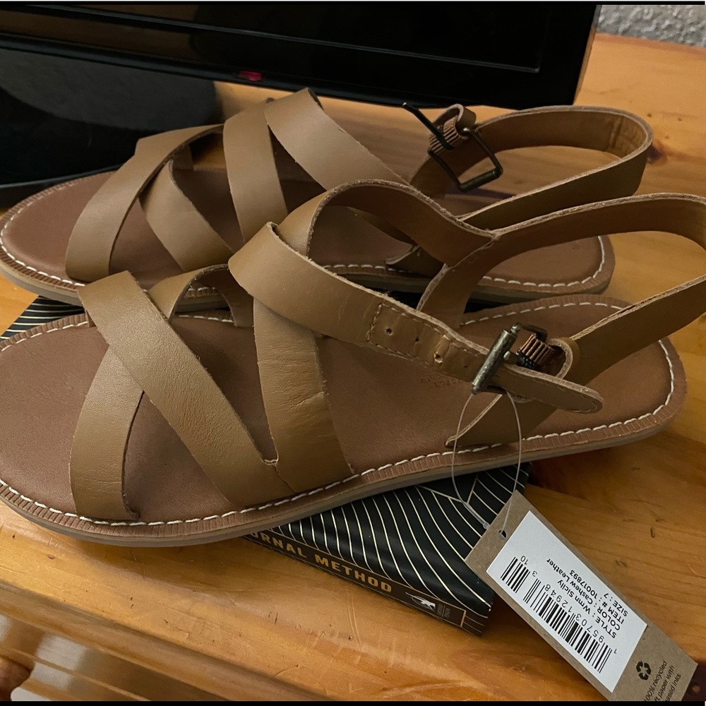 Brown cicily TOMS sandals